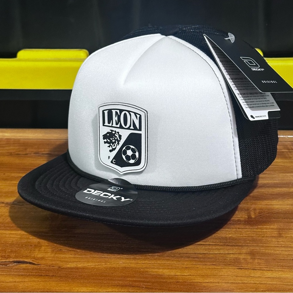 Leon Soccer Equipo De Fútbol Mexicano Foam Black  And White Trucker Hat